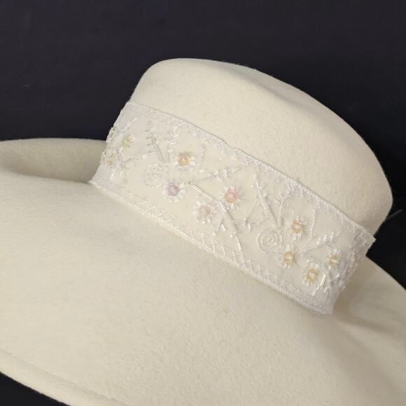 August Accessories Fine Millinery White Hat 100% Wool Size M main image 4